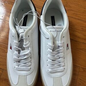 NEW Tommy Hilfiger women sneakers size 8